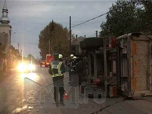 Foto: accident Copalnic Manastur - TIR rasturnat (c) eMaramures.ro